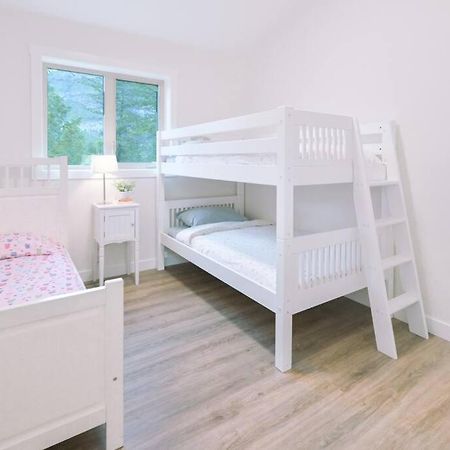 Oasis Getaway, Mins To Lake, King Bed, Dbl Garage Invermere Esterno foto