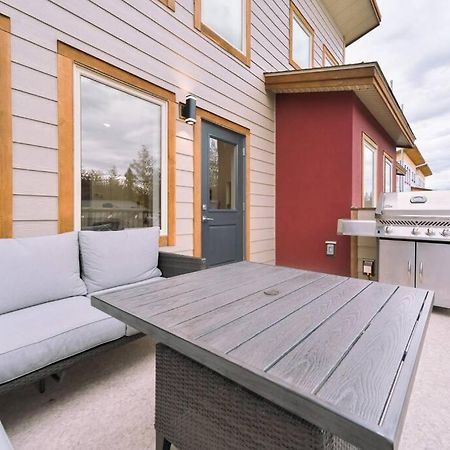 Oasis Getaway, Mins To Lake, King Bed, Dbl Garage Invermere Esterno foto