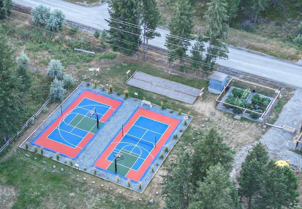 Oasis Getaway, Mins To Lake, King Bed, Dbl Garage Invermere Esterno foto