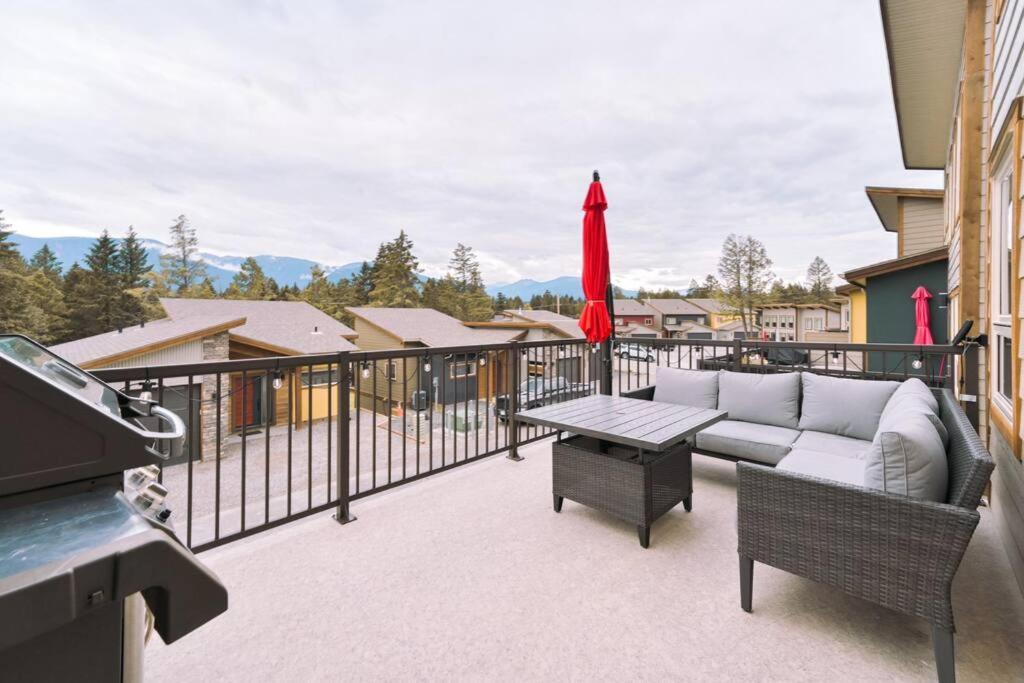 Oasis Getaway, Mins To Lake, King Bed, Dbl Garage Invermere Esterno foto