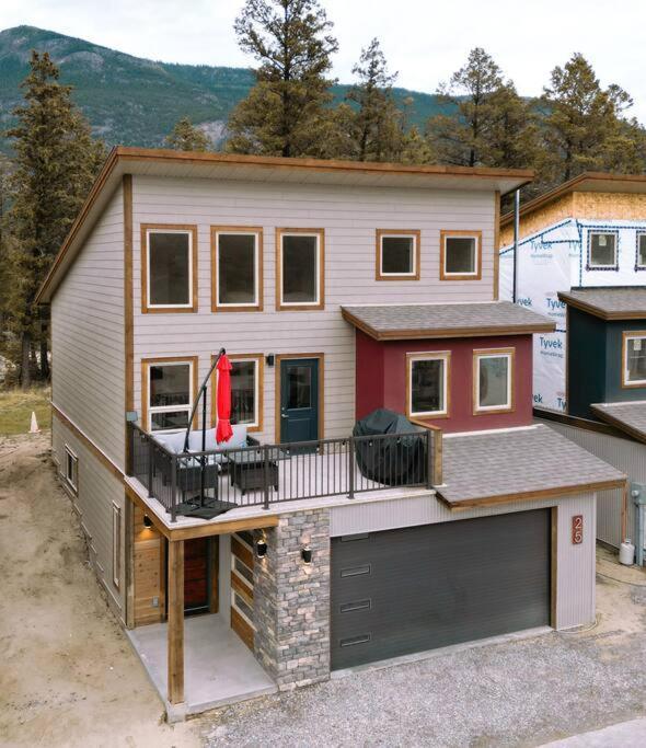 Oasis Getaway, Mins To Lake, King Bed, Dbl Garage Invermere Esterno foto