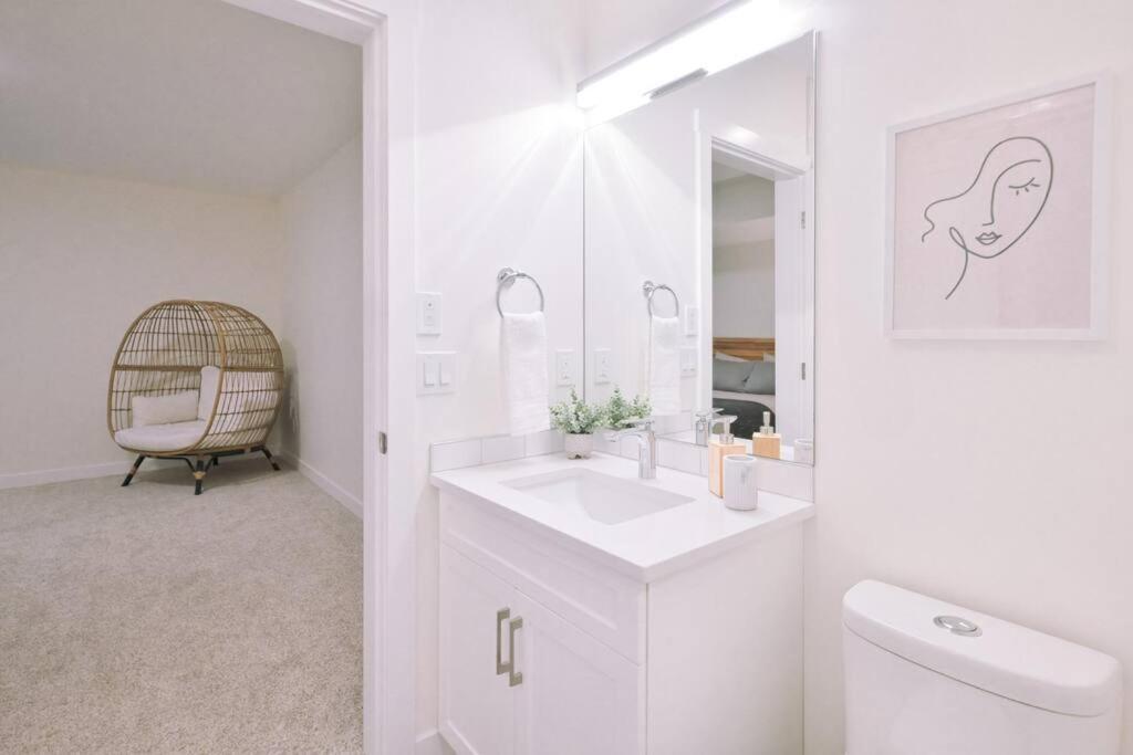 Oasis Getaway, Mins To Lake, King Bed, Dbl Garage Invermere Esterno foto