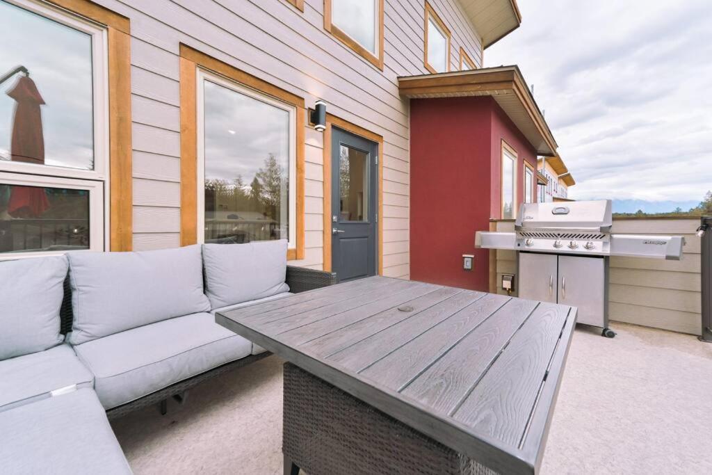 Oasis Getaway, Mins To Lake, King Bed, Dbl Garage Invermere Esterno foto