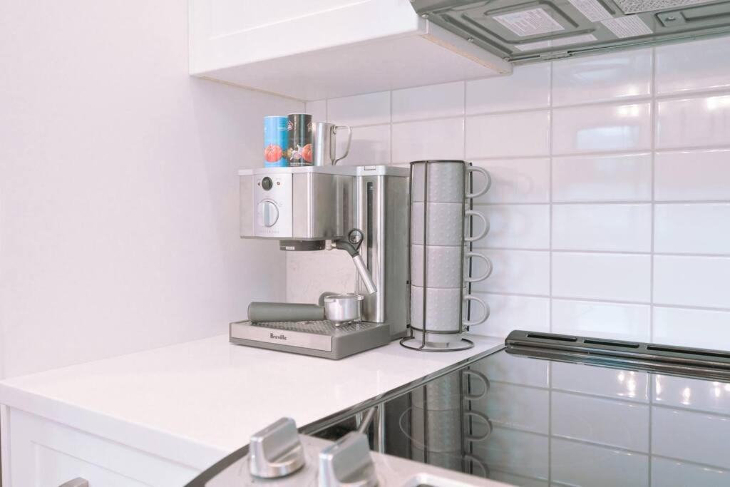 Oasis Getaway, Mins To Lake, King Bed, Dbl Garage Invermere Esterno foto
